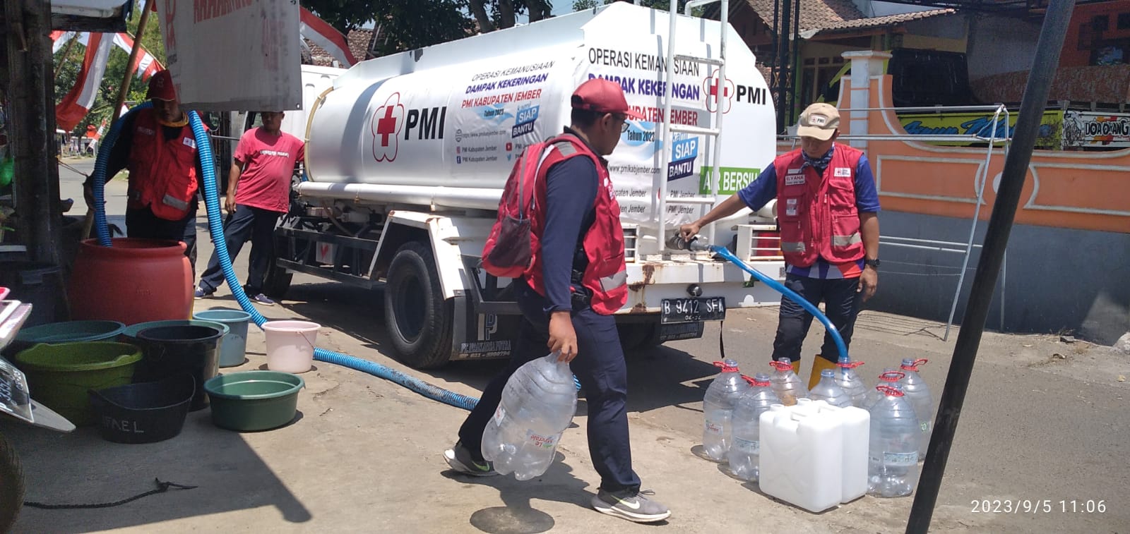 PMI Jember Telah Distribusikan 60.000 Liter Air Bersih, Kekeringan  Di Dusun Telabatu Kelurahan Patrang Terus Meluas