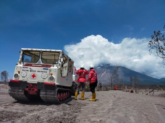 H+5 BENCANA AWAN PANAS GUGURAN SEMERU, PMI FOKUS DISTRIBUSI AIR BERSIH DAN LAYANAN KESEHATAN