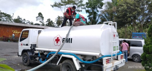 Tembus Medan Berat, PMI Andalkan Hagglund, Rutin Distribusi Sembako Dan Air Bersih