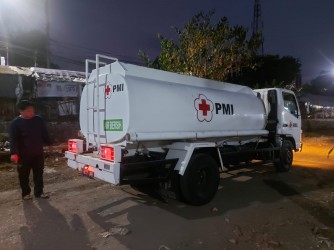 Hadapi Kekeringan Ekstrim Dampak El Nino, PMI Jember Support BPBD Siagakan Tangki Air 